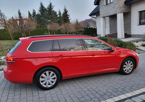 Volkswagen Passat cena 56600 przebieg: 151000, rok produkcji 2018 z Jordanów małe 326